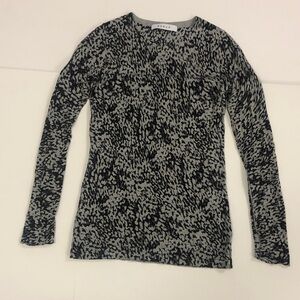 Kokun XS Top Black Grey Printed Long Sleeve Very Stretchy Excellent Condition